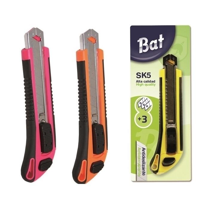 CUTTER 18MM JUMBO CON 3 CUCHILLAS CON GUIA METALICA BISMARK